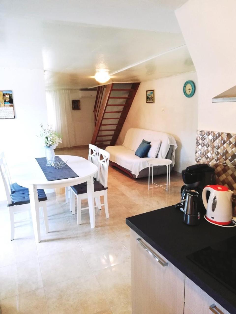 Apartment Surdić Valun Bagian luar foto