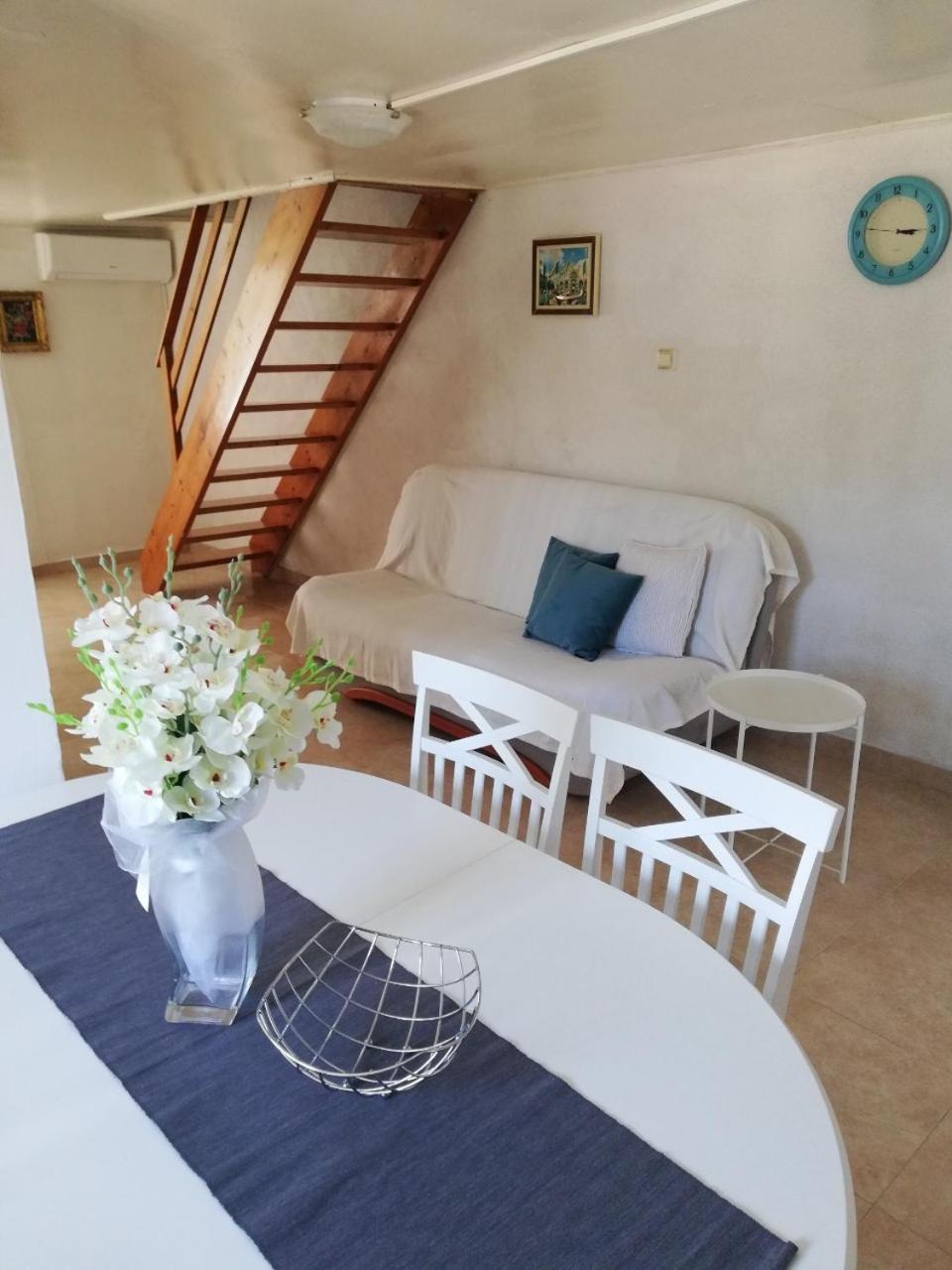 Apartment Surdić Valun Bagian luar foto