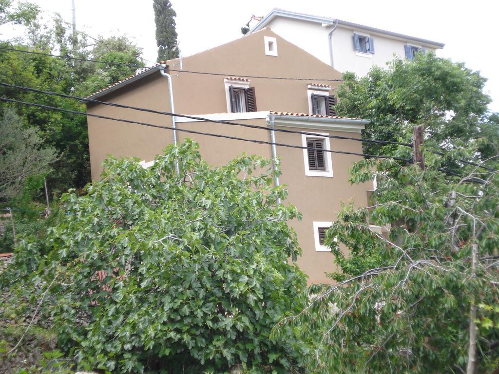 Apartment Surdić Valun Bagian luar foto