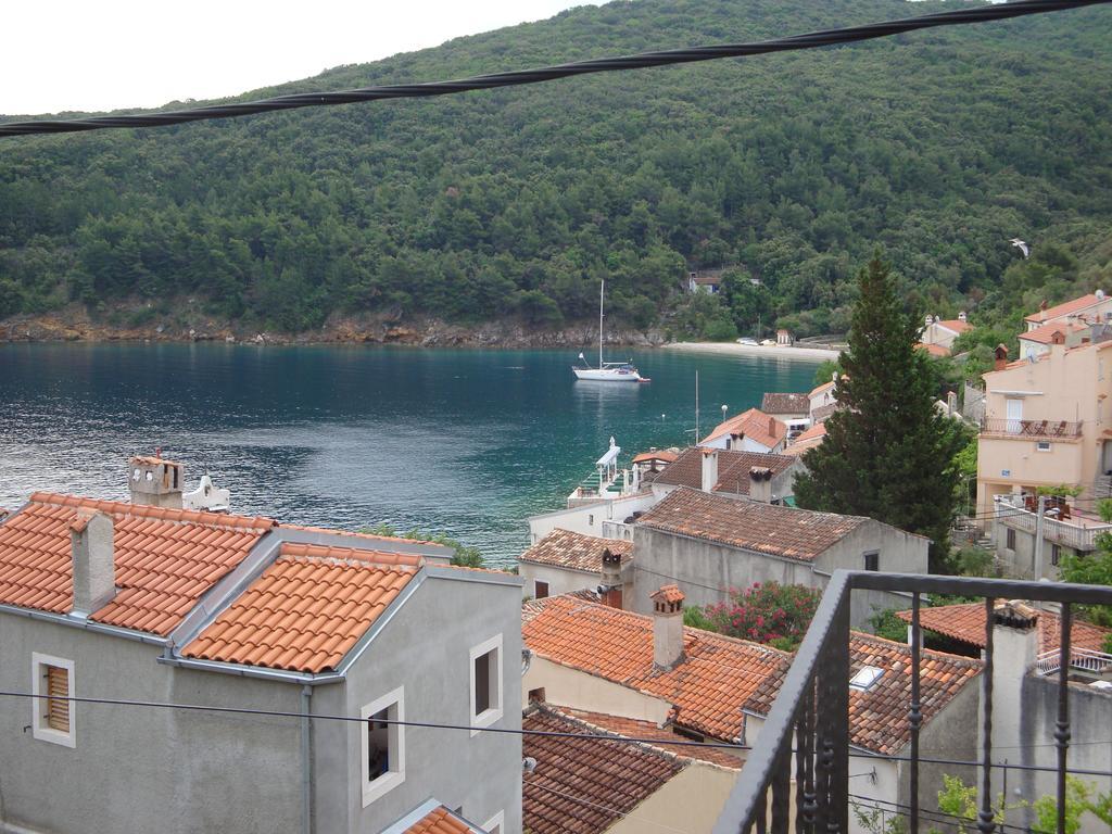 Apartment Surdić Valun Bagian luar foto