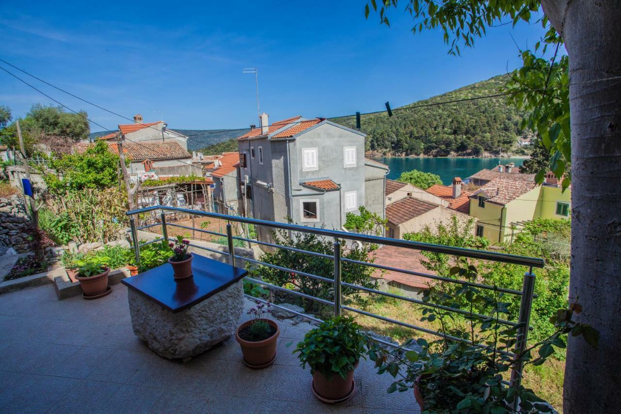 Apartment Surdić Valun Bagian luar foto