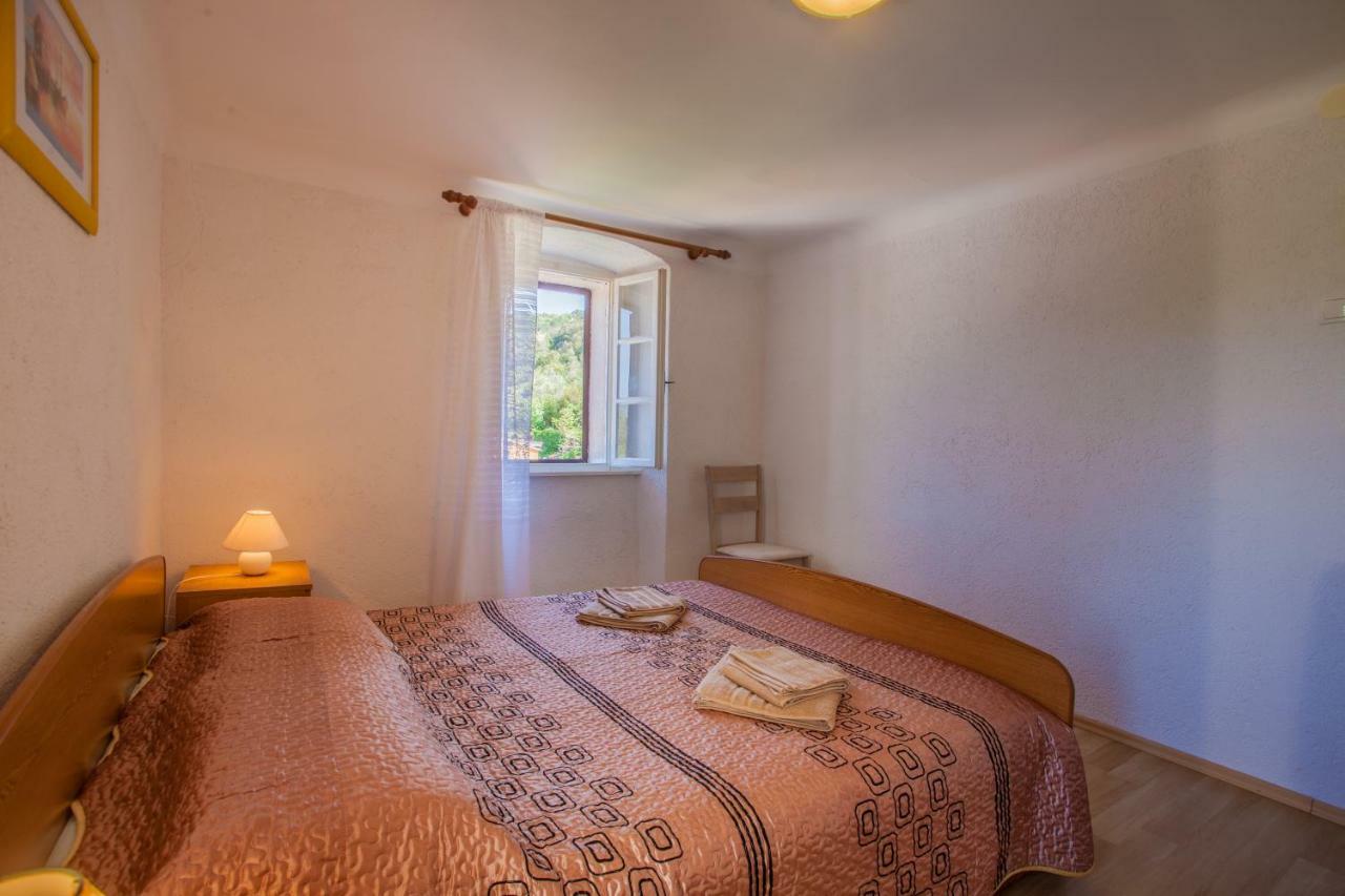 Apartment Surdić Valun Bagian luar foto