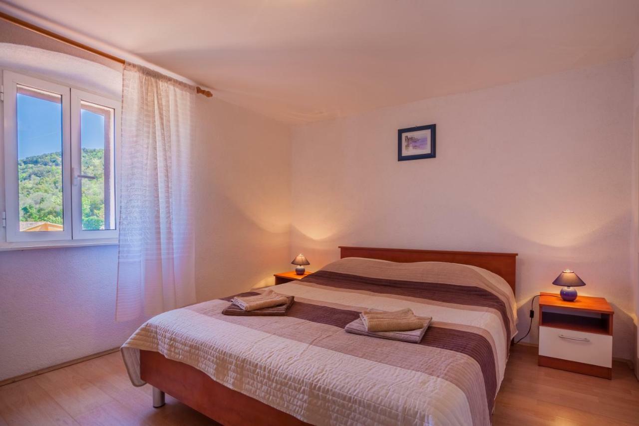 Apartment Surdić Valun Bagian luar foto