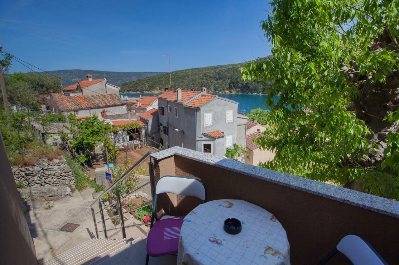 Apartment Surdić Valun Bagian luar foto