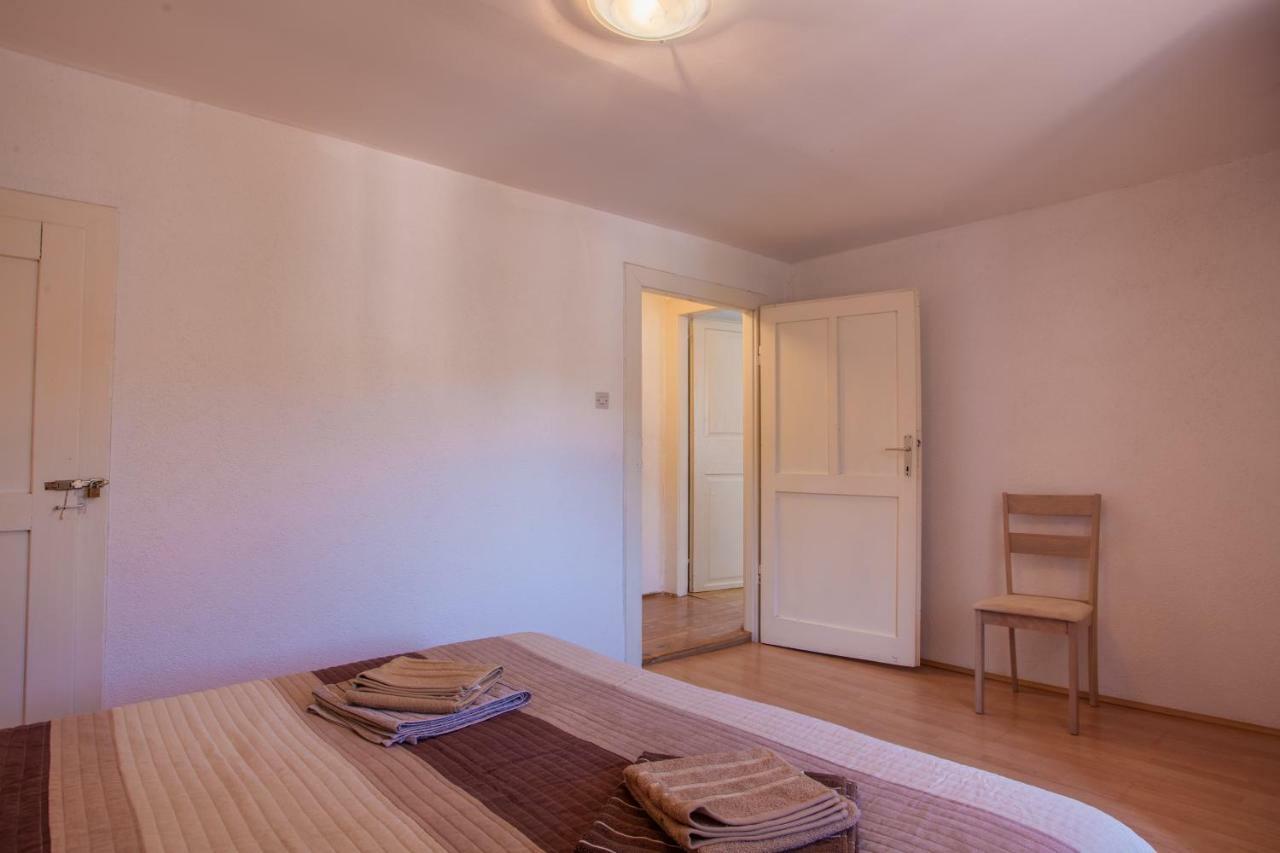Apartment Surdić Valun Bagian luar foto