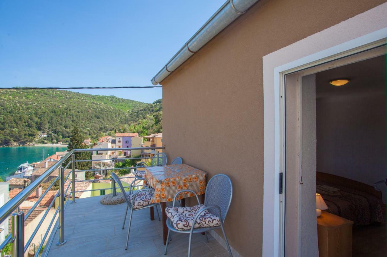 Apartment Surdić Valun Bagian luar foto
