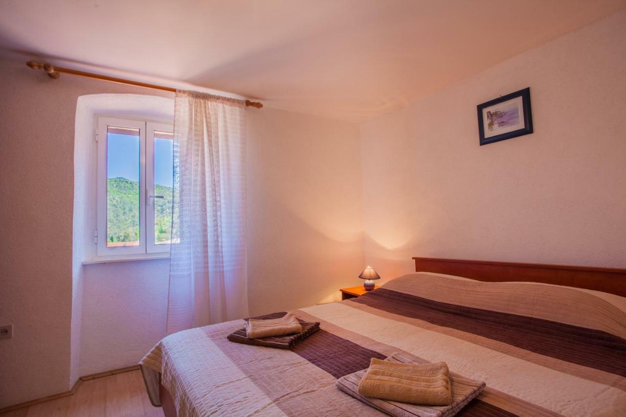 Apartment Surdić Valun Bagian luar foto