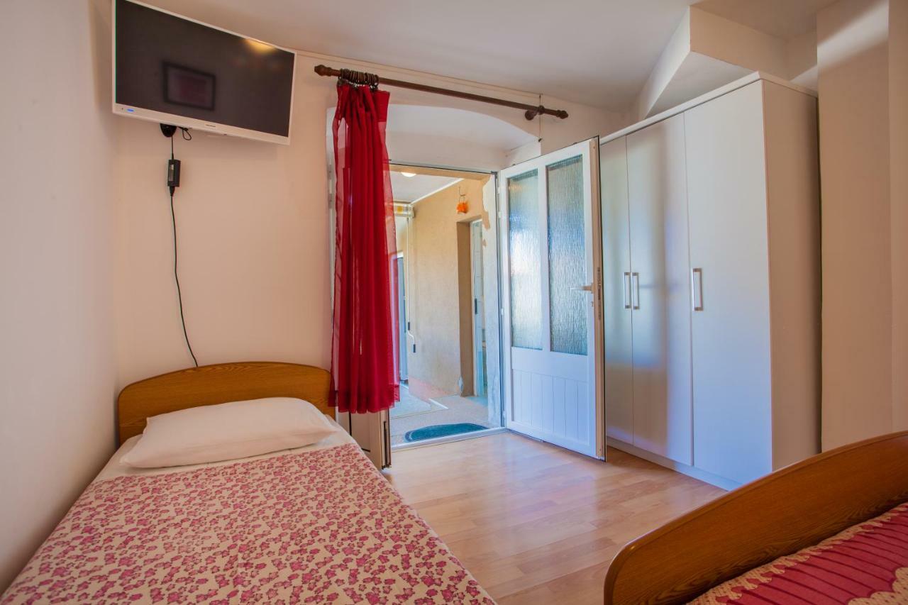 Apartment Surdić Valun Bagian luar foto